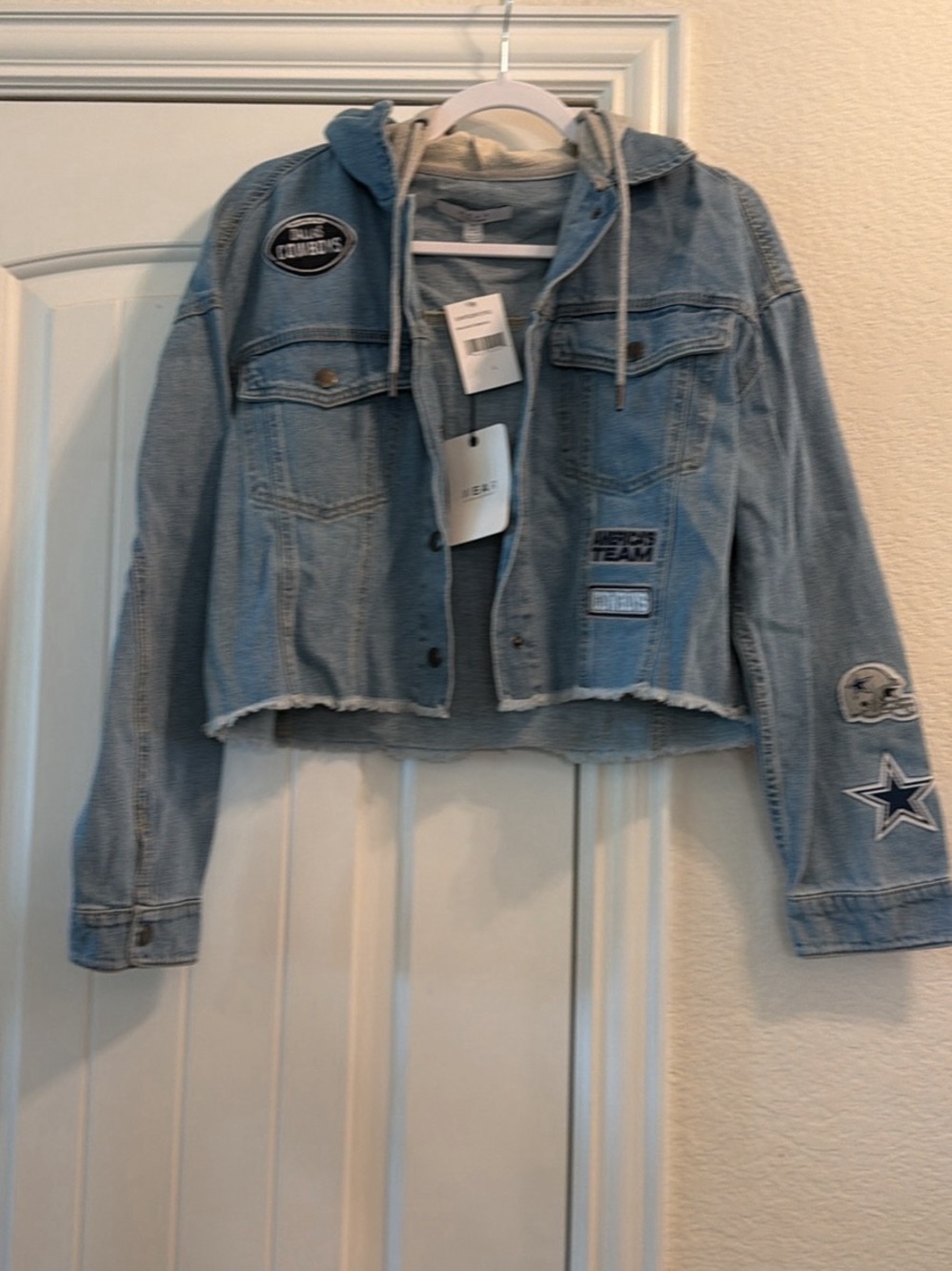 WEAR by Erin Andrews Light Wash Cropped Denim Jacket with Hood - L NWT